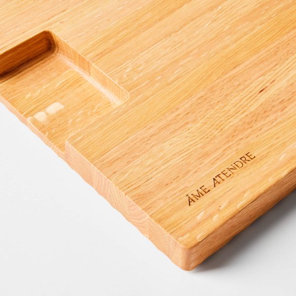 closeup of red oak Ame Atendre wooden serving board